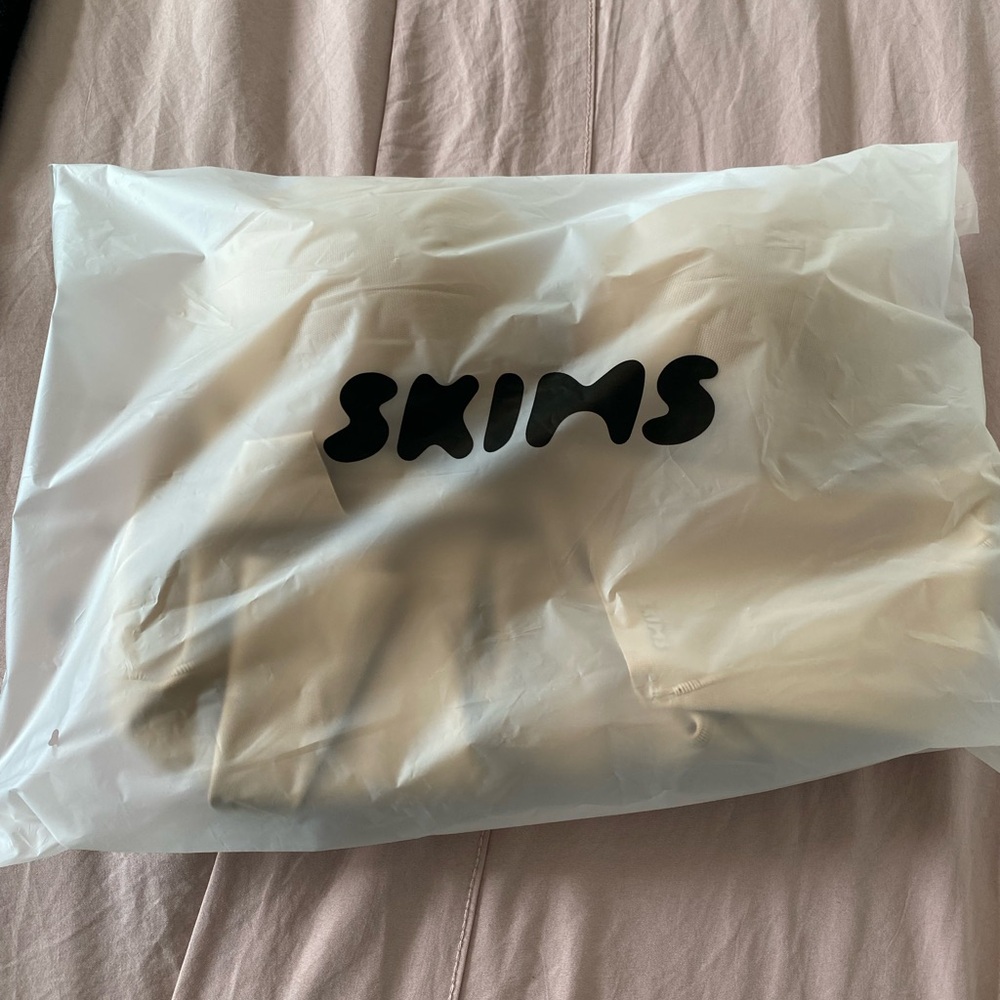 SKIMS Beige Shapewear Bodysuit - Picture 6 of 11